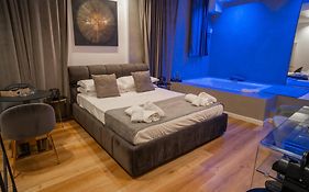 Four Luxury Suite