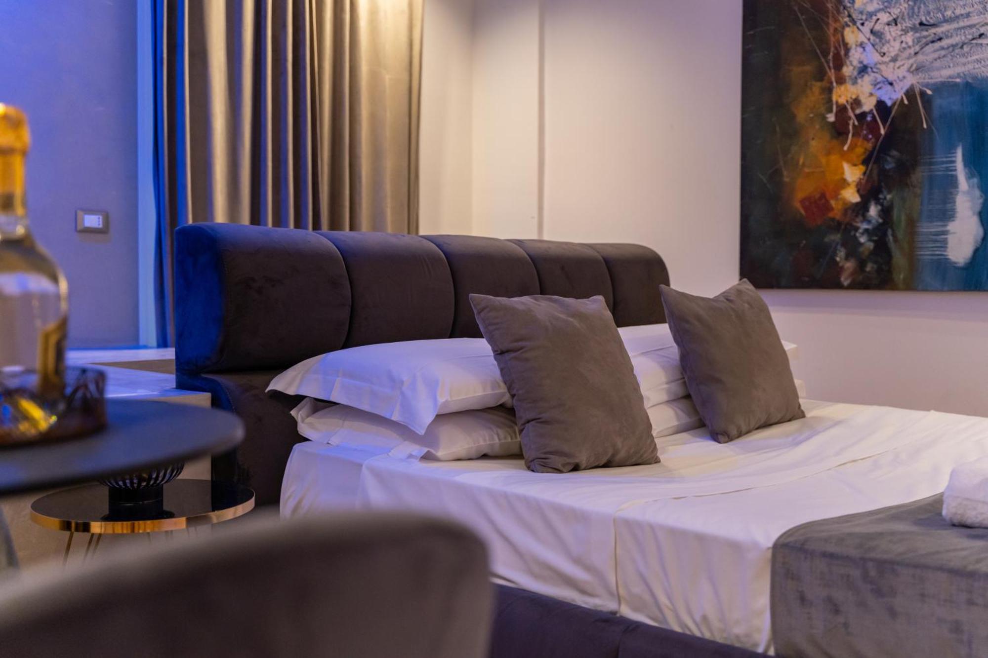 Four Luxury Suite Palermo Exterior photo