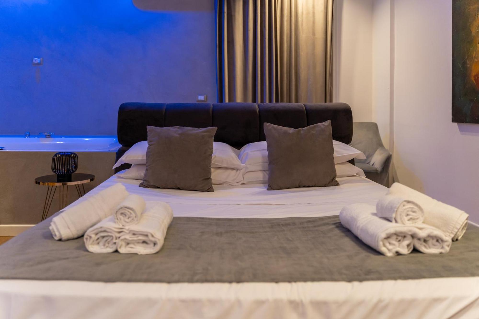 Four Luxury Suite Palermo Exterior photo