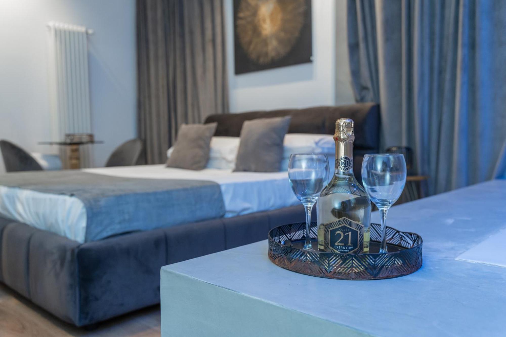 Four Luxury Suite Palermo Exterior photo